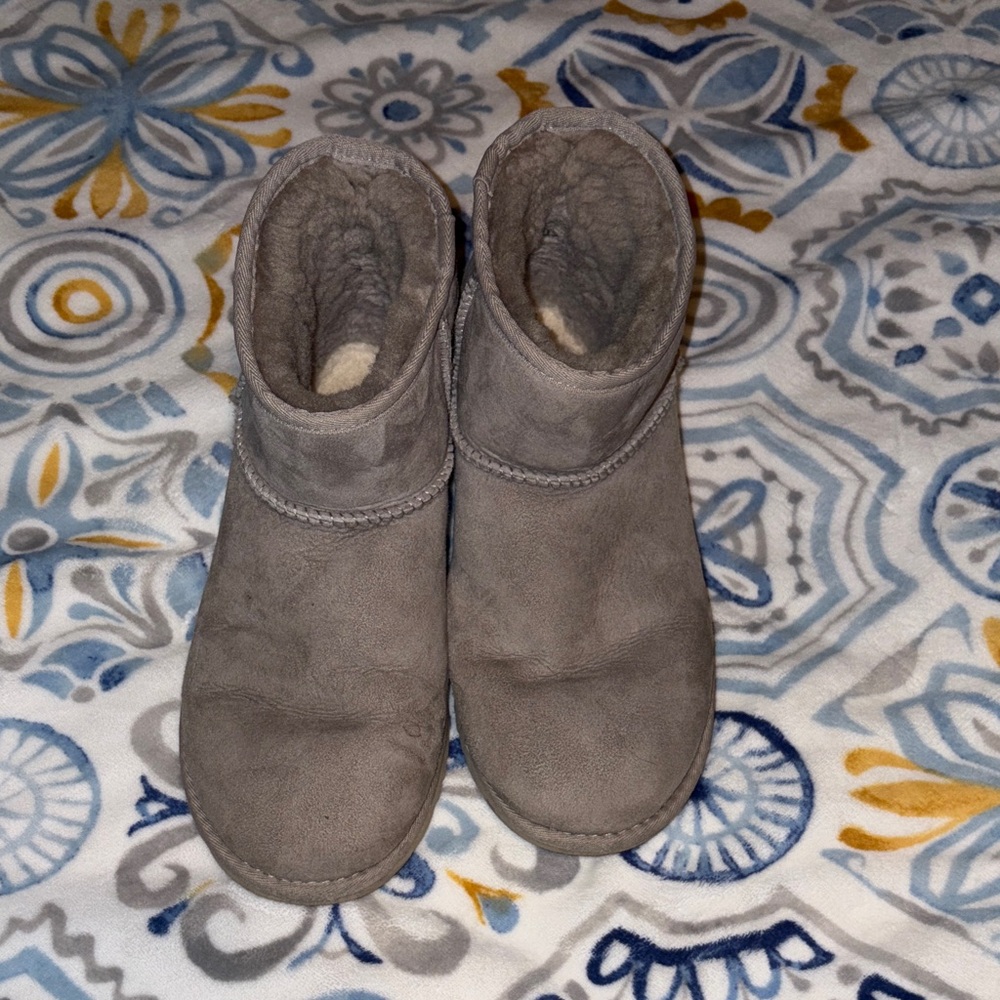 Ugg Minis
